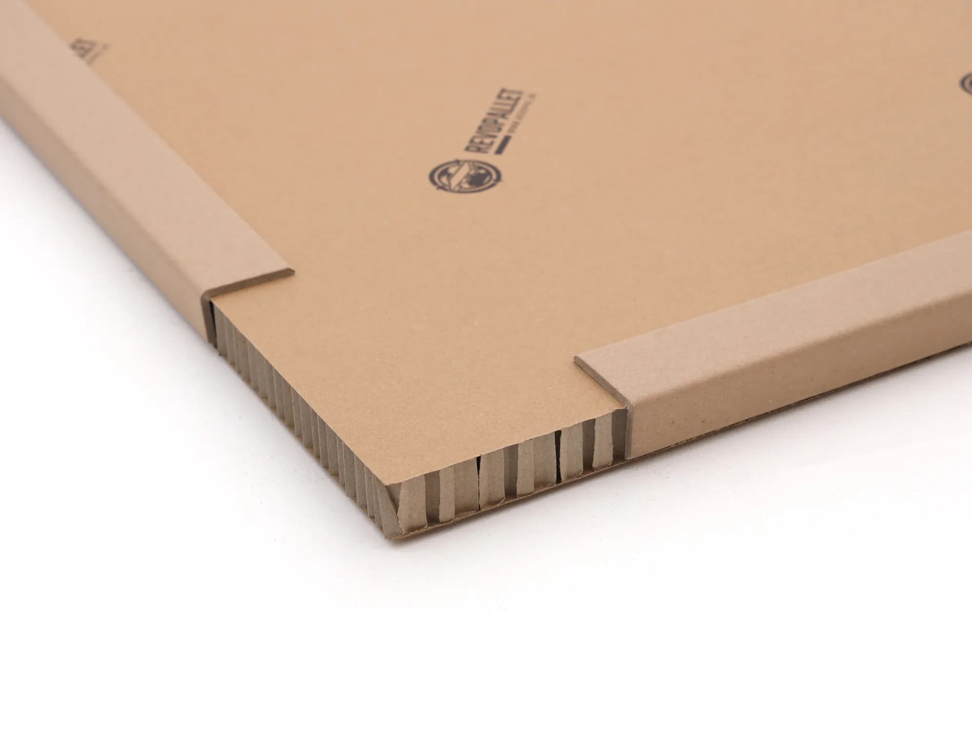 Corner protectors on the corners of a honeycomb board